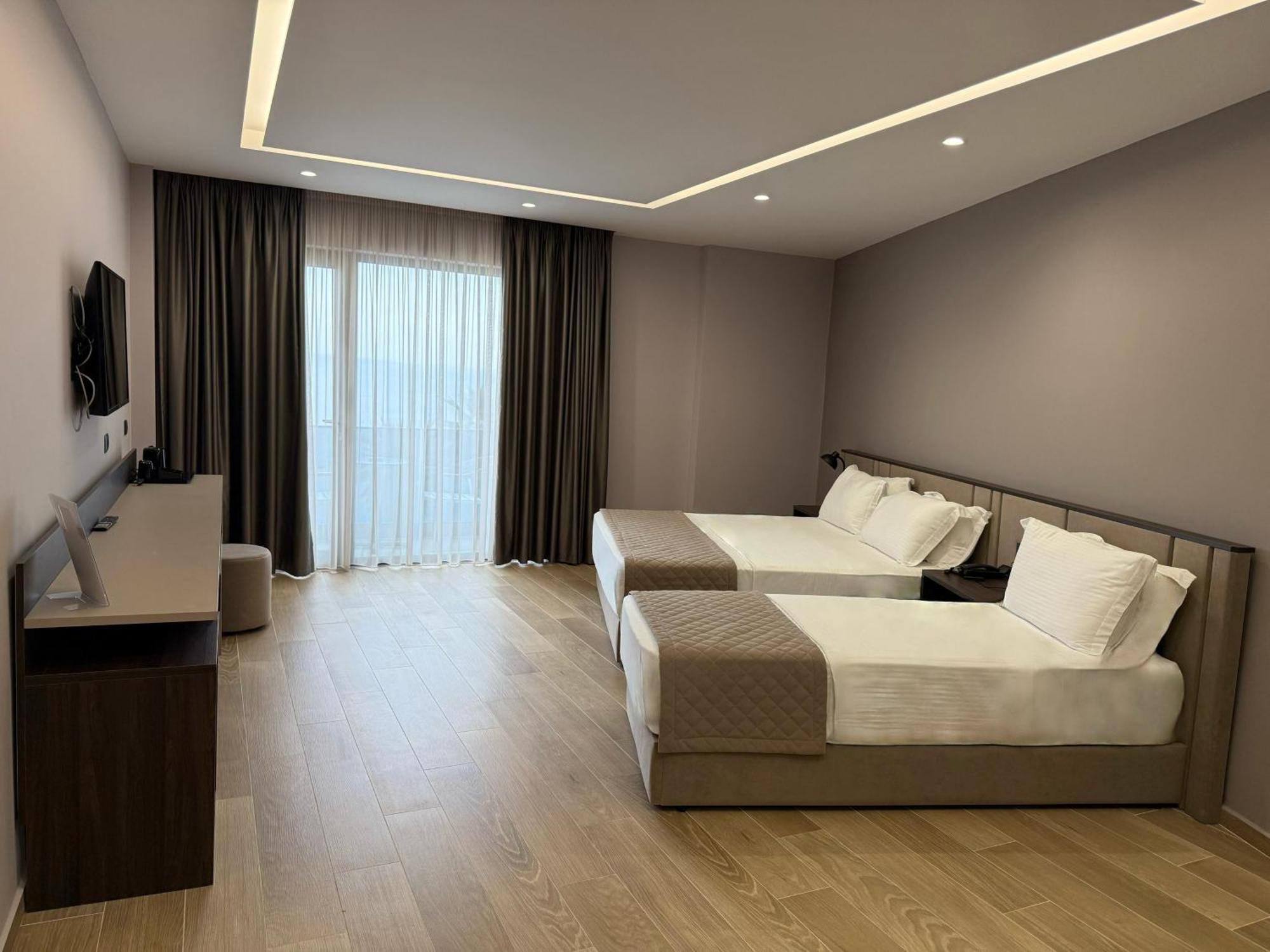 Joelle Premium Saranda