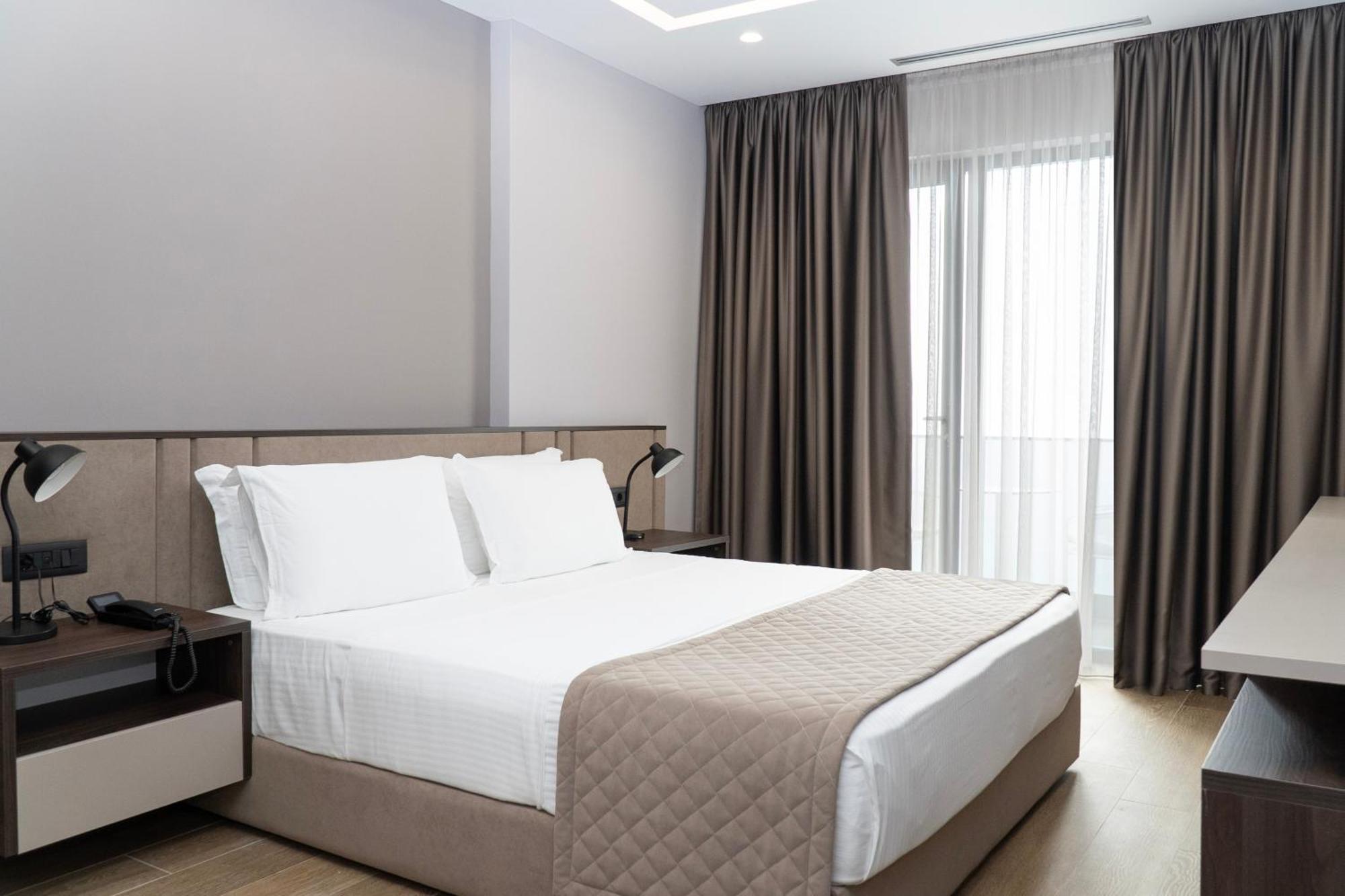 Joelle Premium Saranda